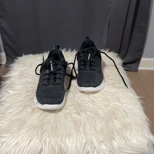 black Nike volleyball shoes